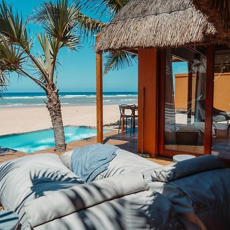 Eclectic Beach Retreat Cabo Nhamua Bagian luar foto