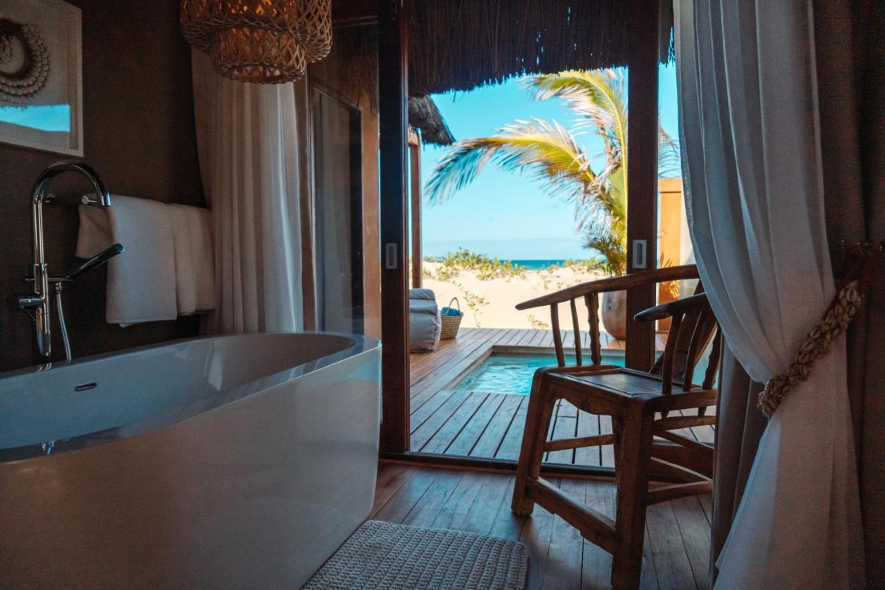 Eclectic Beach Retreat Cabo Nhamua Bagian luar foto