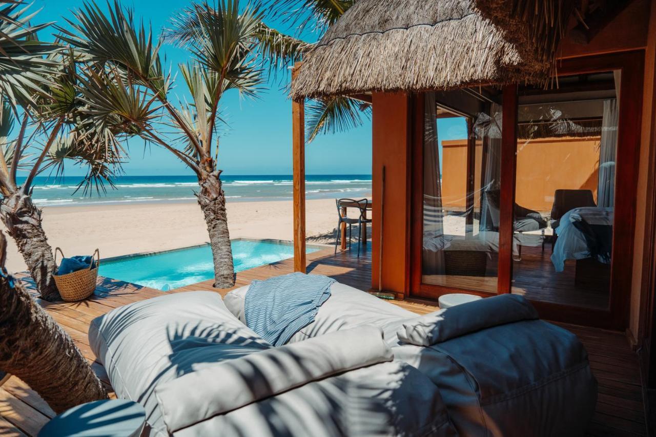 Eclectic Beach Retreat Cabo Nhamua Bagian luar foto