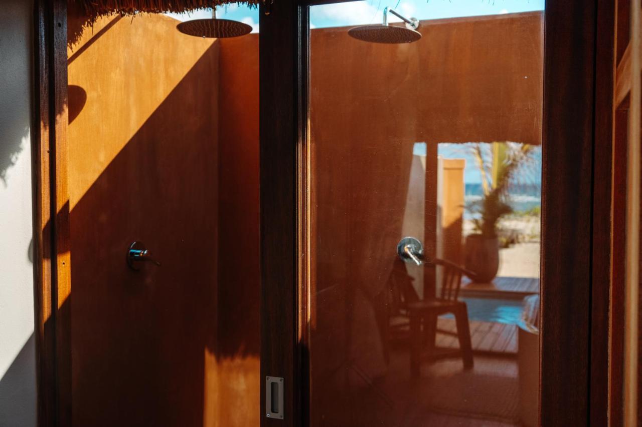 Eclectic Beach Retreat Cabo Nhamua Bagian luar foto