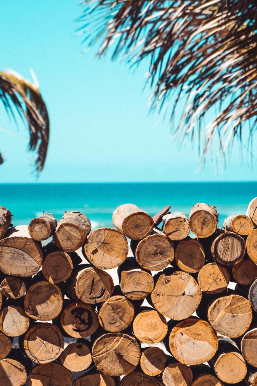 Eclectic Beach Retreat Cabo Nhamua Bagian luar foto